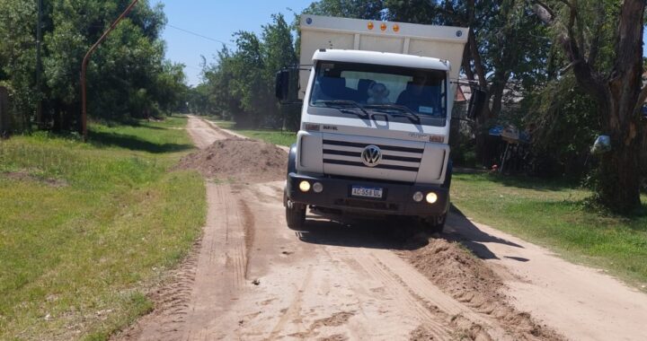 MEJORA DE CALLES Y ALUMBRADO EN EL LOTEO PERTOVT: TRABAJOS DE LA COMUNA PARA MEJORAR LA SEGURIDAD Y TRANSITABILIDAD DE VECINOS