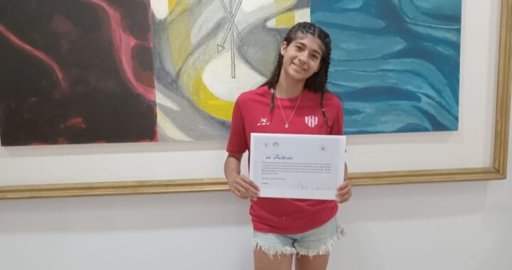 EL CONCEJO MUNICIPAL DE SANTA FE RECONOCIÓ A JANNA, LA JOVEN NADADORA RINCONERA CONVOCADA A LA SELECCIÓN ARGENTINA