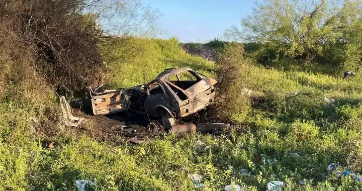 HALLARON UN CUERPO CALCINADO EN EL INTERIOR DE UN AUTO INCENDIADO EN CIRCUNVALACIÓN OESTE