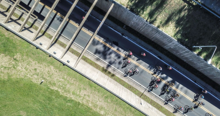 EL TÚNEL SUBFLUVIAL Y EL PUENTE COLGANTE: DOS ÍCONOS DE LA REGIÓN UNIDOS POR UN TRADICIONAL MEGA EVENTO DE CICLOTURISMO