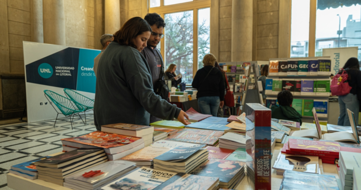 LA FERIA DEL LIBRO SANTA FE CELEBRA SU 30° EDICIÓN CON LA POETA DIANA BELLESSI