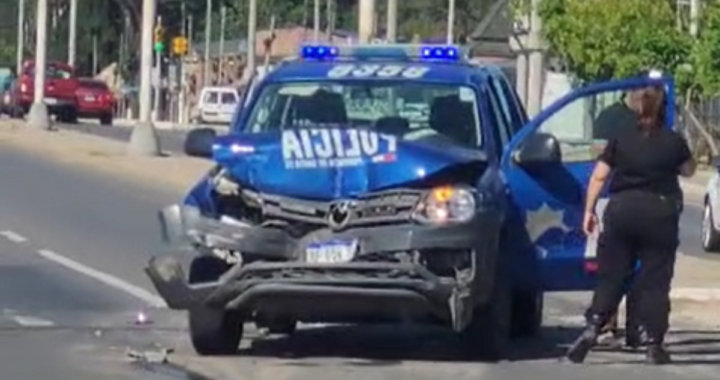 CHOQUE SOBRE RUTA 1 ENTRE UNA CAMIONETA PARTICULAR Y UN MÓVIL POLICIAL A LA ALTURA DEL KILÓMETRO 2,5