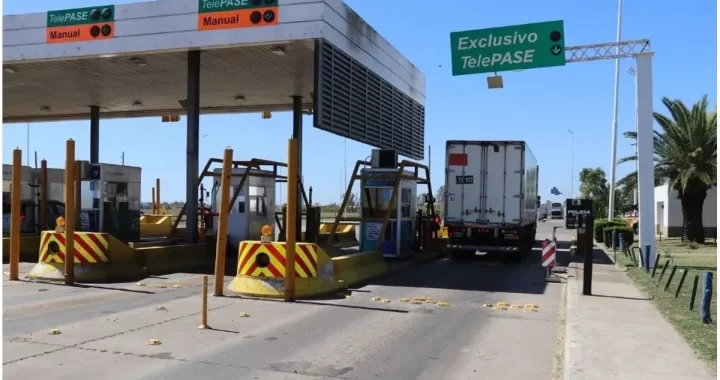 AUTOPISTA: VUELVEN A COBRAR EL PEAJE DEL ACCESO A UNA CIUDAD DE SANTA FE