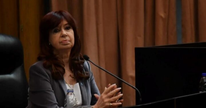 CRISTINA KIRCHNER DENUNCIÓ QUE QUIEREN “PROSCRIBIRLA DE POR VIDA”