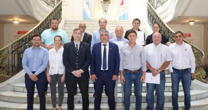 SANTA ROSA DE CALCHINES RECIBE FONDOS PROVINCIALES PARA EQUIPAMIENTO