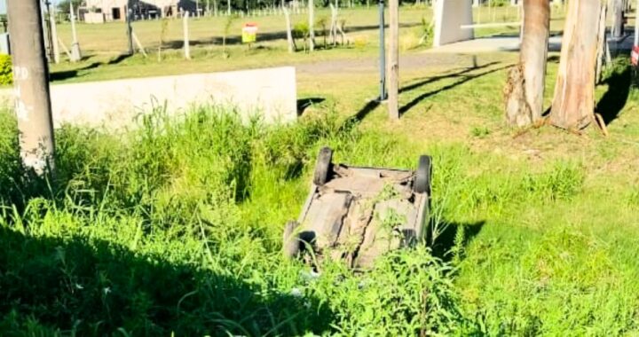 ACCIDENTE EN LA RUTA 1 JURISDICCIÓN RINCÓN: UN CONDUCTOR VOLCÓ SU VEHÍCULO PARA EVITAR UN CHOQUE