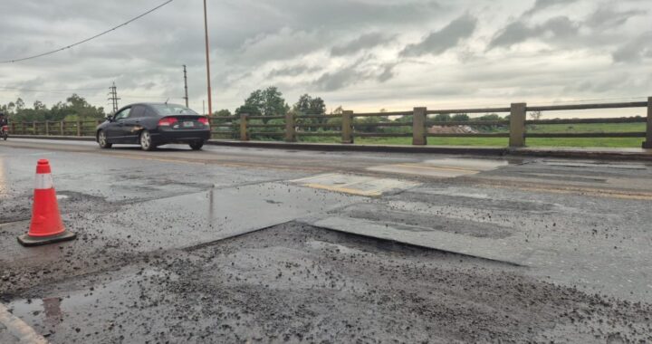 HOY HABRÁ CALZADA REDUCIDA EN EL PUENTE CARRETERO POR RETIRO DE CHAPONES METÁLICOS