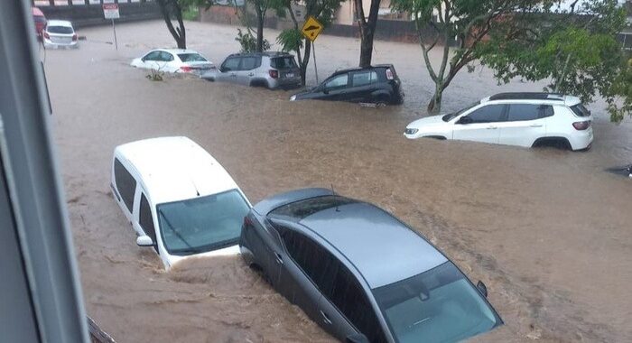 FLORIANÓPOLIS BAJO AGUA: DECLARAN EMERGENCIA POR INUNDACIONES