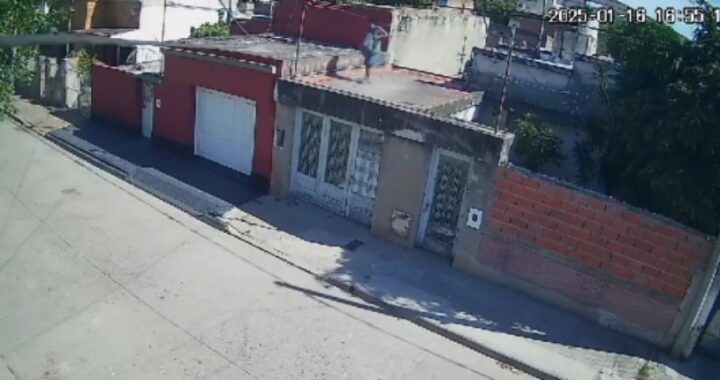 A PLENA SIESTA UN DELINCUENTE SAQUEÓ VARIAS VIVIENDAS Y HUYÓ POR LOS TECHOS CON UN BOLSO CARGADO DE LO ROBADO