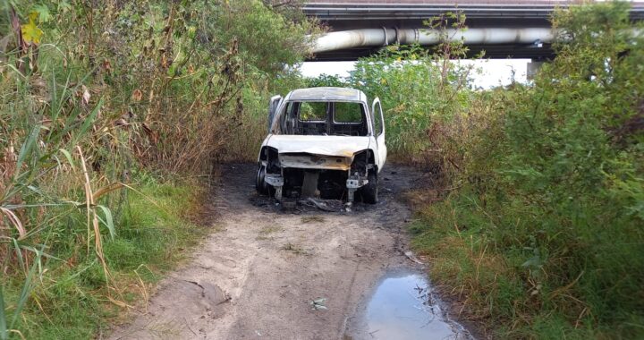 VEHÍCULO INCENDIADO INTENCIONALMENTE EN BAJADA DISTÉFANO