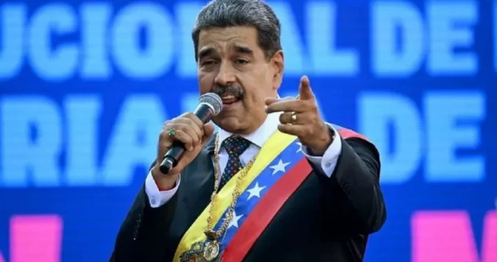 MADURO SE DECLARÓ «SOLDADO DE PERÓN» Y MOSTRÓ UN REGALO QUE LE HIZO MARADONA