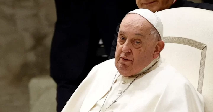 INTERNARON AL PAPA FRANCISCO POR UN CUADRO DE BRONQUITIS