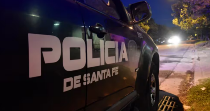 Colastiné: adolescentes incendiaron un patrullero y se filmaron para subirlo a redes sociales